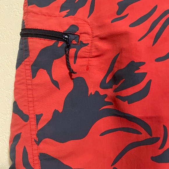 Patagonia Mens Floral Red Blue Wavefarer Board Shorts SZ 32 - Picture 4 of 5